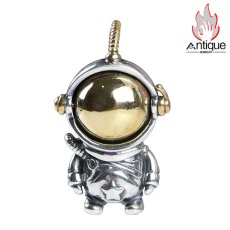 画像1: Antique Jewelry 宇宙飛行士ネックレス、ビンテージデザイン、スペースマン・宇宙飛行士・アストロノーツ・ペンダント、ファッションアイテム、男女兼用 (1)