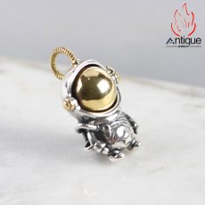 画像10: Antique Jewelry 宇宙飛行士ネックレス、ビンテージデザイン、スペースマン・宇宙飛行士・アストロノーツ・ペンダント、ファッションアイテム、男女兼用 (10)