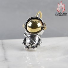 画像11: Antique Jewelry 宇宙飛行士ネックレス、ビンテージデザイン、スペースマン・宇宙飛行士・アストロノーツ・ペンダント、ファッションアイテム、男女兼用 (11)