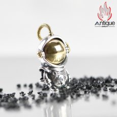 画像3: Antique Jewelry 宇宙飛行士ネックレス、ビンテージデザイン、スペースマン・宇宙飛行士・アストロノーツ・ペンダント、ファッションアイテム、男女兼用 (3)