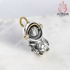 画像9: Antique Jewelry 宇宙飛行士ネックレス、ビンテージデザイン、スペースマン・宇宙飛行士・アストロノーツ・ペンダント、ファッションアイテム、男女兼用 (9)