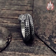 画像2: Antique Jewelry ブラック マンバ 蛇リング レトロ リング チタン鋼 パンク メンズ オリジナル ロック レトロなアクセサリー (2)