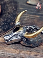 画像2: Antique Jewelry 金角牛頭ネックレス オリジナルパーソナル パンク風タイタンスチール レトロ 十二支牛角 男性用ペンダント (2)