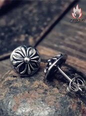 画像4: Antique Jewelry ゴシック風 パンク 十字架と花のボタンイヤリング ヴィンテージ チタンスチール パーソナル ユニークなクールな男性用イヤリング (4)