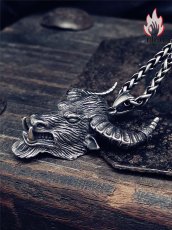 画像2: Antique Jewelry ダーク ファングブルスカルネックレス パンク チタンスチール パワフルな牛魔王 ヴィンテージペンダント 男性用セーターチェーン (2)