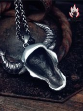 画像4: Antique Jewelry ダーク ファングブルスカルネックレス パンク チタンスチール パワフルな牛魔王 ヴィンテージペンダント 男性用セーターチェーン (4)