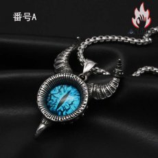 画像2: Antique Jewelry 悪魔の目 ネックレス 男性 ファッション チタン鋼 レトロ ヒップホップ ペンダント オリジナル アクセサリー (2)