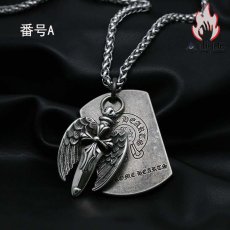 画像2: Antique Jewelry 天使の剣 軍牌 十字架 ネックレス チタン鋼 レトロ オリジナル パンク メンズ ペンダント アクセサリー (2)