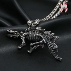 画像4: Antique Jewelry ティラノサウルス ドクロ ネックレス 恐竜骨格 パンク チタン鋼 ヒップホップ ペンダント 学生 セーターチェーン レトロなアクセサリー (4)