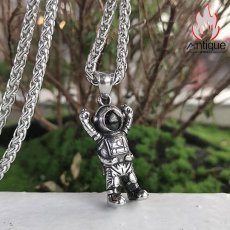 画像5: Antique Jewelry 宇宙飛行士 ネックレス チタン鋼 オリジナル ヒップホップ 男女学生 ペンダント レトロなアクセサリー (5)