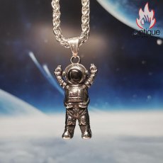 画像7: Antique Jewelry 宇宙飛行士 ネックレス チタン鋼 オリジナル ヒップホップ 男女学生 ペンダント レトロなアクセサリー (7)