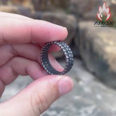 画像6: Antique Jewelry 龍骨モチーフが高級感あふれるチタンスチールメンズ指輪、オシャレ＆個性的な食指リング、欧米ファッションにぴったりのアイテム (6)