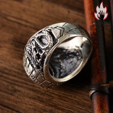 画像10: Antique Jewelry 黒曜石と925シルバーで作られた龍の指輪 - 皇冠と龍凰紋様が施された、洒脱なスタイルの指輪 (10)