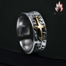 画像4: Antique Jewelry S999シルバーアクセサリー - クロスと文字が彫られた、ヴィンテージ感漂うパンクテイストのメンズオープンデザインリング (4)