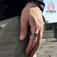 画像11: Antique Jewelry レトロな梵字デザイン 男性用 六字真言モチーフの個性的なチタンスチール指輪 ヒップホップスタイルにも合う万能なアクセサリー (11)