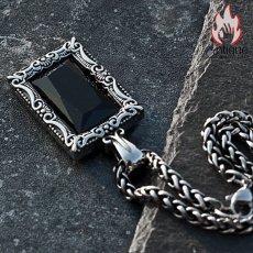 画像7: Antique Jewelry 哥特テイストの雕花ブラックサファイアペンダントネックレス メンズのレトロスタイル、チタンスチール製のペンダントはどんな服装にも合うオシャレアイテム (7)