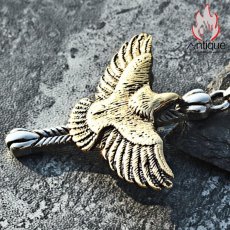 画像8: Antique Jewelry レトロなクロスと飛ぶ鷹のペンダントネックレス　メンズの個性的なアクセサリー、チタンスチールのネックレスはスタイリッシュな装身具 (8)