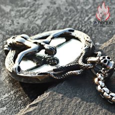 画像10: Antique Jewelry 照魔鏡と鬼女の髑髏ペンダントネックレス　メンズの個性的なアクセサリー、美女と骸骨のグラフィックが施されたチタンスチール製の装飾品 (10)