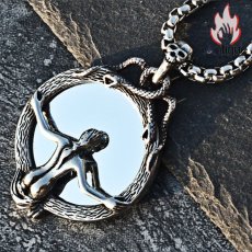 画像8: Antique Jewelry 照魔鏡と鬼女の髑髏ペンダントネックレス　メンズの個性的なアクセサリー、美女と骸骨のグラフィックが施されたチタンスチール製の装飾品 (8)