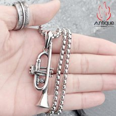 画像12: Antique Jewelry 個性的な楽器ネックレス トランペットペンダントチェーン メンズ 音楽テーマ チタンスチール製アクセサリー (12)