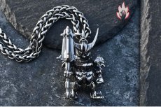 画像11: Antique Jewelry バルバトスタイガーザクガロボットペンダント メンズ パーソナルなチタンスチールペンダント (11)