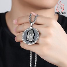 画像4: Antique Jewelry メンズ用チタンスチール製レトロな祈りの手 ペンダントネックレス 佛手の円形プレート付き プレゼントにおすすめ (4)