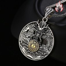 画像2: Antique Jewelry 九宮八卦のデザインが美しい、S925銀製の輪形パーツが使用されたユニセックスのレトロな吊りペンダント、百搭で合わせやすく、空に舞う龍のデザインが特徴の高品質アクセサリー (2)