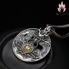 画像4: Antique Jewelry 九宮八卦のデザインが美しい、S925銀製の輪形パーツが使用されたユニセックスのレトロな吊りペンダント、百搭で合わせやすく、空に舞う龍のデザインが特徴の高品質アクセサリー (4)