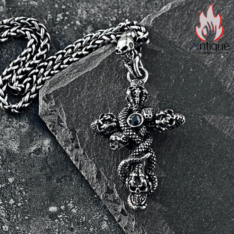 Antique Jewelry 個性的な蛇が巻きつくゴシック風骸骨十字架ペンダント メンズ タングステンスチールのネックレス  ゴシックファッションアクセサリー